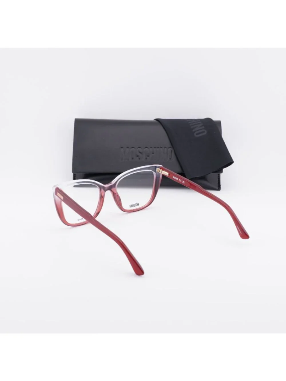 Moschino model mos603